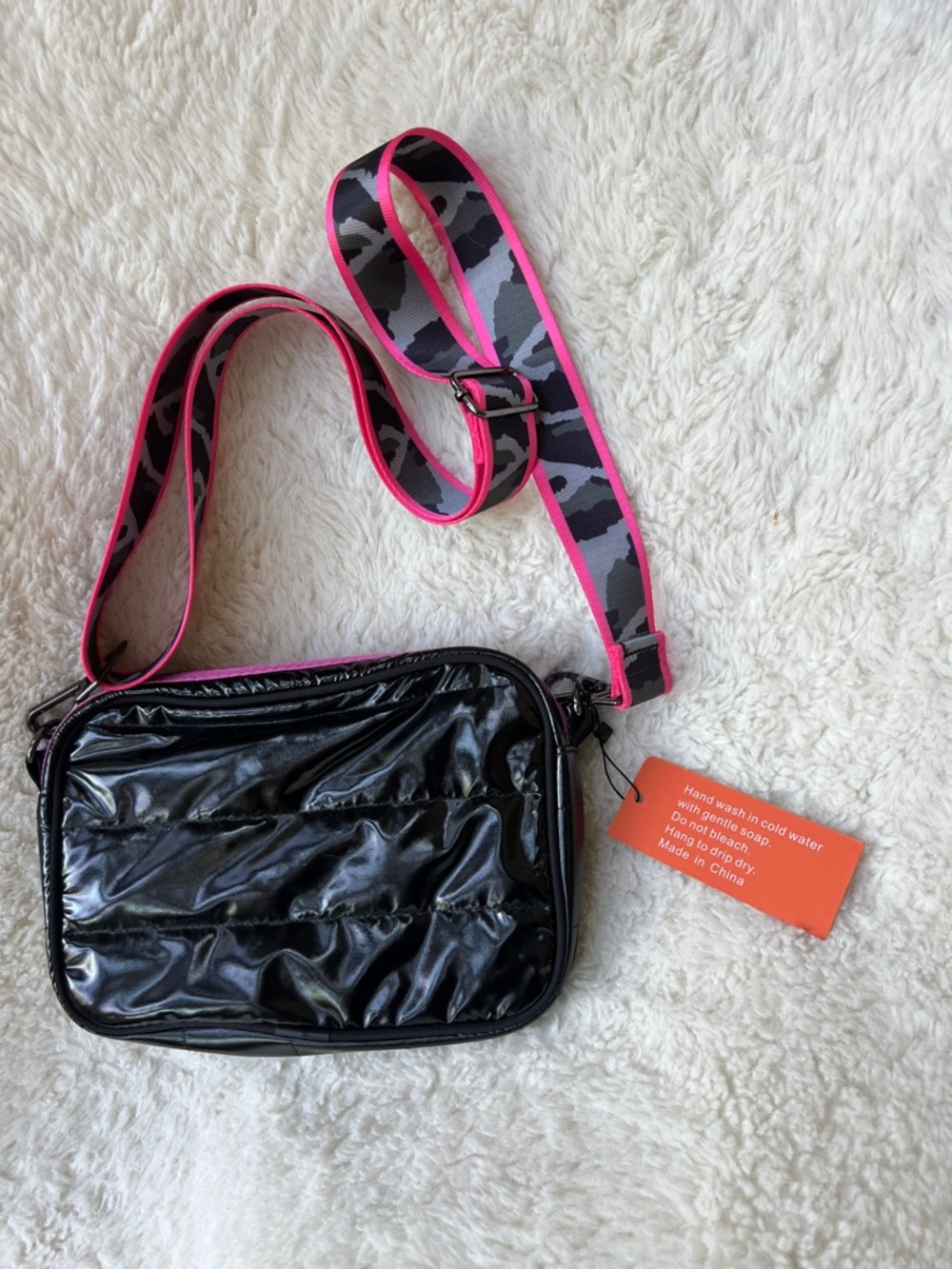 Haute Shore Drew Neoprene Crossbody Black Puffer Bag Pink piping camo strap NEW - Picture 3 of 10